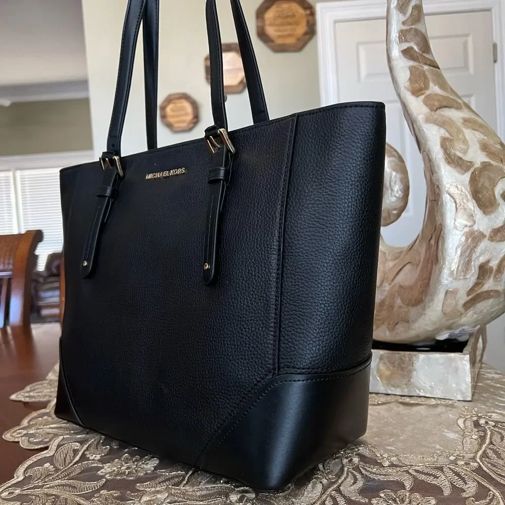 Michael Kors LG black tote